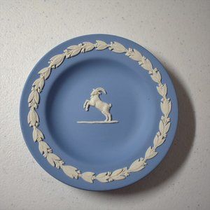 WEDGWOOD CAPRICORN ZODIAC PLATE